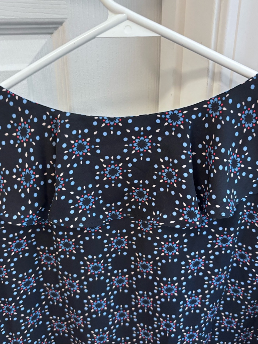 LOFT Navy Ruffle-Trimmed Floral Dot Shell - Picture 5 of 6
